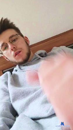 hrnyboyi cam4 live cam performer profile