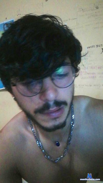 ombra771 cam4 straight performer from Republic of Italy gamer smoke masturbation 