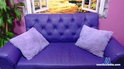 Caylin_hots cam4 bisexual performer from United States of America  