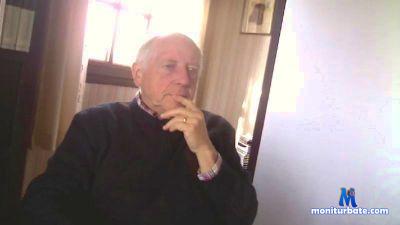 johnjohn6226623 cam4 bicurious performer from French Republic  