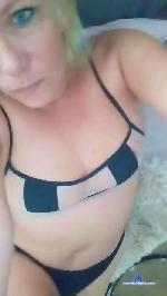 Lhyalove cam4 livecam show performer room profile