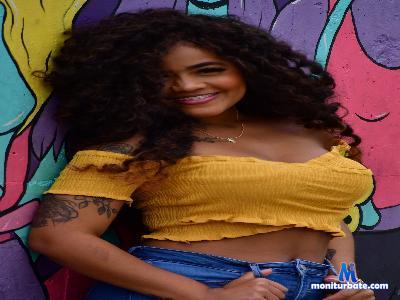 Riri_brunnete_ cam4 bisexual performer from Republic of Colombia striptease bigass masturbation C2C cute pussy ass 