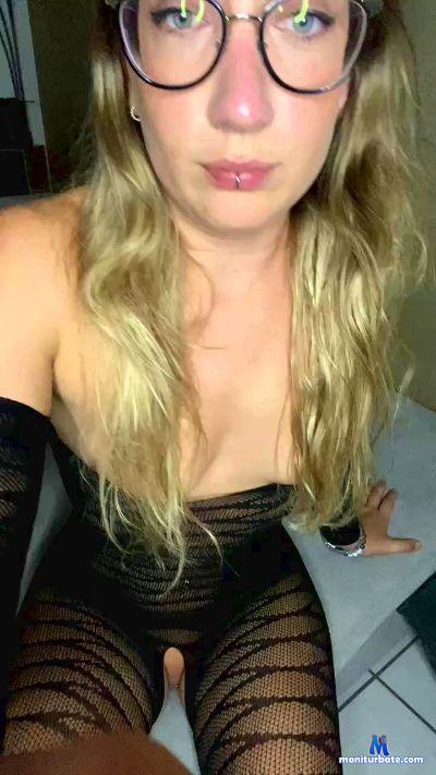 lovelies cam4 bicurious performer from French Republic  