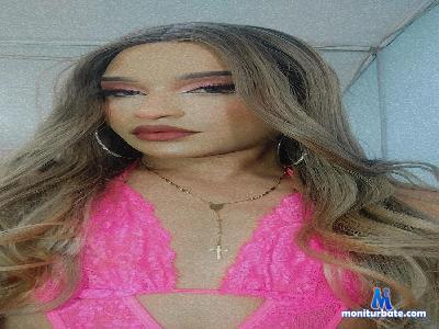IsabellaMoon_ cam4 gay performer from Republic of Colombia deepthroat bigass C2C blowjob ass spanking anal 