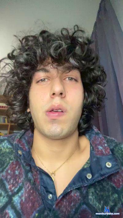 giaxomo022 cam4 gay performer from Republic of Italy  
