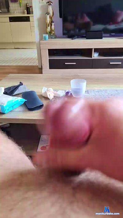 hotslave974 cam4 bisexual performer from Federal Republic of Germany  