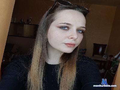GillianAshmore cam4 straight performer from United States of America masturbation bigass spanking pee cute C2C schoolgirl 