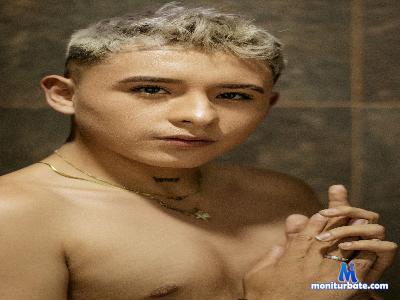 Oliver_Joness cam4 gay performer from Republic of Colombia schoolgirl C2C analtoys masturbation anal feet ass 