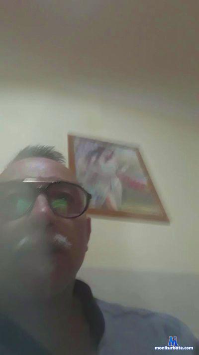 Dannysgirl cam4 bisexual performer from United States of America  