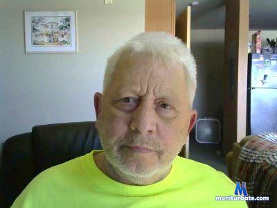 todd242424 cam4 bisexual performer from United States of America  