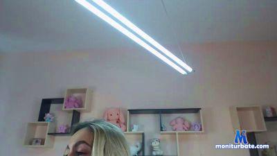 sexxxylook cam4 straight performer from United Kingdom of Great Britain & Northern Ireland sexxxylook 