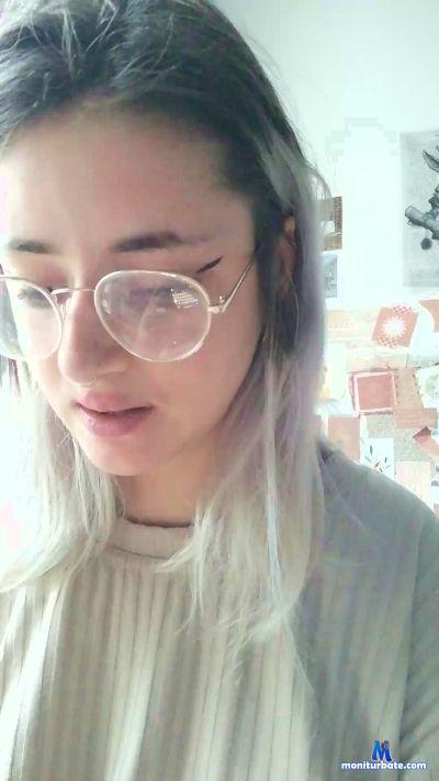 Olivee_ cam4 bisexual performer from French Republic amateur feet pussy spanking ass cute smoke 