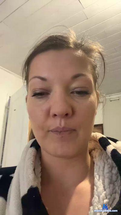 La_Mandiise cam4 bisexual performer from French Republic  