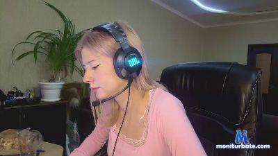 MapleHall cam4 bisexual performer from United States of America  