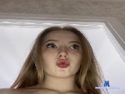 ElwynaBrafford cam4 live cam performer profile