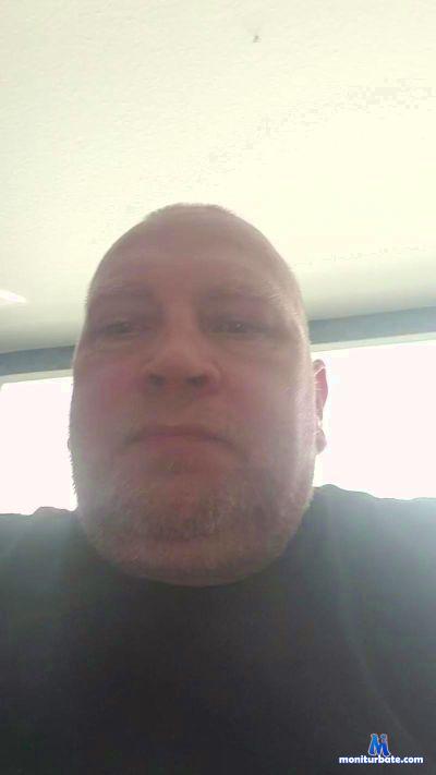 rollins71 cam4 bicurious performer from Federal Republic of Germany  