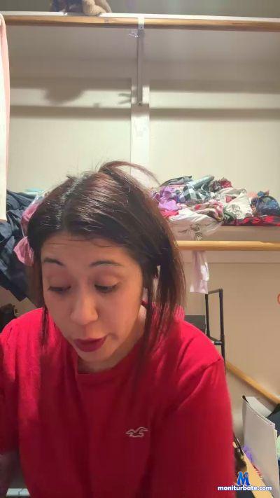 mamiof2116 cam4 bisexual performer from United States of America  