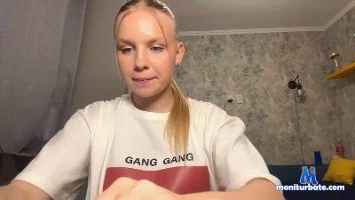 KIKI_LILI_LU cam4 bisexual performer from Federal Republic of Germany smoke bigass feet cute armpits C2C 