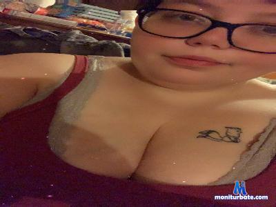 PlusSizeIzzy94 cam4 bicurious performer from United States of America Lingerie Curvy bigass BBW Boobs cute amateur 