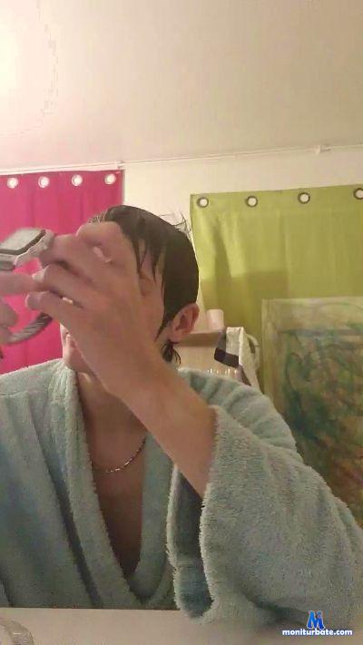 manna19994 cam4 gay performer from French Republic  