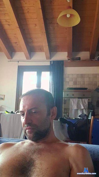 caldo_fun cam4 bicurious performer from Republic of Italy  