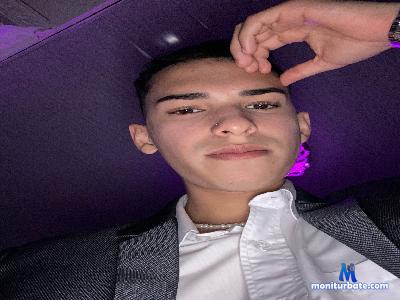 samuel_larssen cam4 straight performer from Republic of Colombia masturbation C2C spanking bigass armpits milk ass 