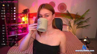 LightFoxx cam4 bisexual performer from United States of America schoolgirl pussy striptease bigass cosplay spanking masturbation 