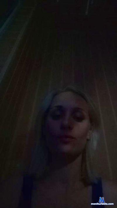 Manola555 cam4 bisexual performer from United States of America  