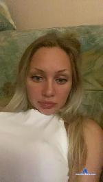 EmillyaW cam4 livecam show performer room profile