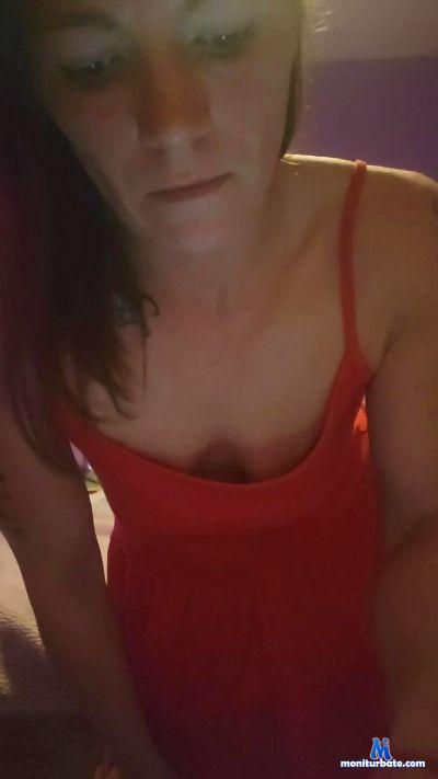 Leahb91 cam4 bisexual performer from United Kingdom of Great Britain & Northern Ireland  