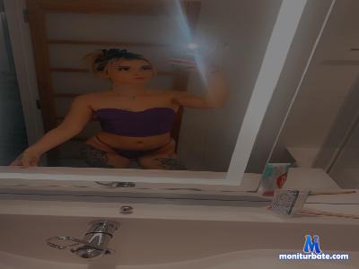 Dolcie_splash cam4 bisexual performer from United Kingdom of Great Britain & Northern Ireland  