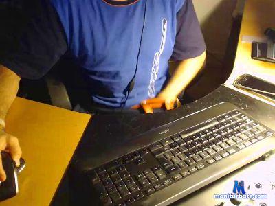 lovemaster_n cam4 straight performer from United Mexican States rollthedice 