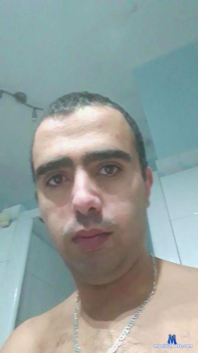 max1990horny3 cam4 straight performer from Republic of Italy  