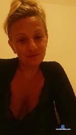 vivi320 cam4 livecam show performer room profile