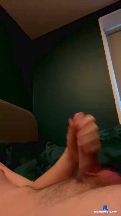 Tyh1996 cam4 gay performer from United Kingdom of Great Britain & Northern Ireland  