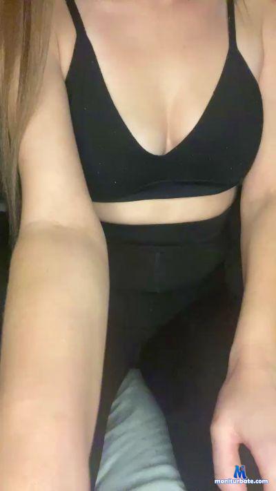 Dolliee9 cam4 straight performer from United Kingdom of Great Britain & Northern Ireland DollyMissyxx 