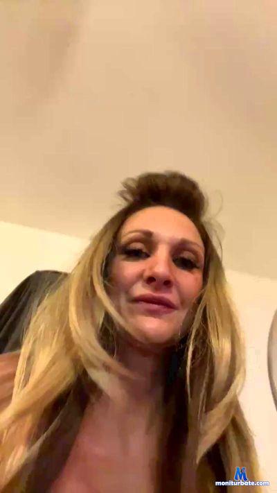 NaughtyNatly cam4 bicurious performer from United Kingdom of Great Britain & Northern Ireland  