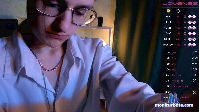 MiaSianna cam4 bicurious performer from United States of America AssToMouth bigass masturbation squirt pee spanking lesbian 