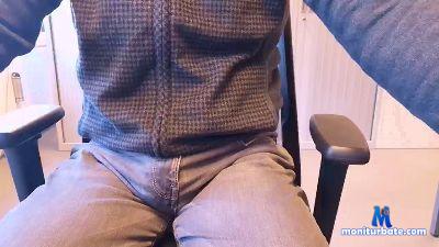 me4you_cam cam4 straight performer from Kingdom of Belgium  