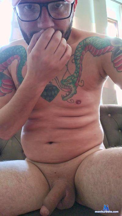 mwmgaara cam4 straight performer from Federative Republic of Brazil gamer masturba leitinho bunda 