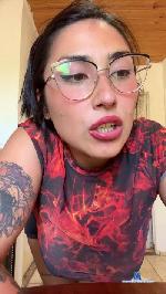 Momii28 cam4 livecam show performer room profile