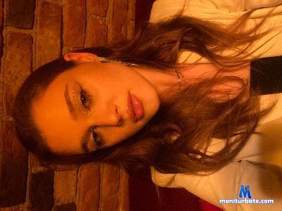 FeliceBottrell cam4 bisexual performer from Federal Republic of Germany cute smoke striptease bigass masturbation ass feet 