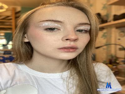 DevonaCollins cam4 bisexual performer from Kingdom of Spain spanking feet striptease C2C armpits masturbation schoolgirl 