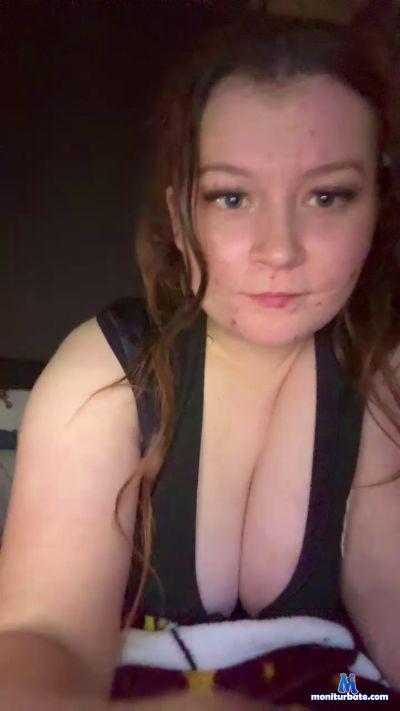 Dolly_xo cam4 bisexual performer from United Kingdom of Great Britain & Northern Ireland  