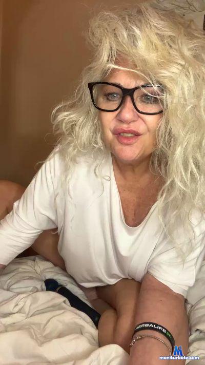 CrazyBionda cam4 straight performer from Republic of Italy  