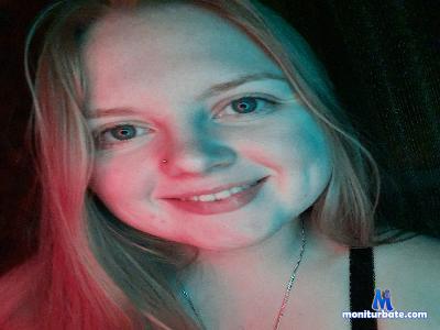_eva_strawberry cam4 bicurious performer from United States of America striptease cute schoolgirl 