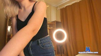 LillieHunter cam4 bisexual performer from United States of America spanking feet cute amateur 