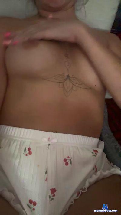 Monicaq cam4 straight performer from Kingdom of Spain  