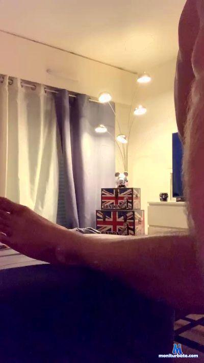 Topboy75 cam4 bisexual performer from French Republic feet hot piss reubeu 