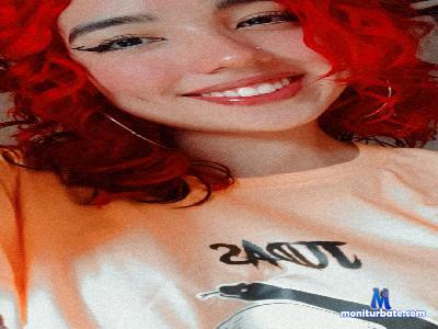 Scarlett69Thom cam4 bisexual performer from United States of America peliroja lenceria sexy cute skinny readhead 